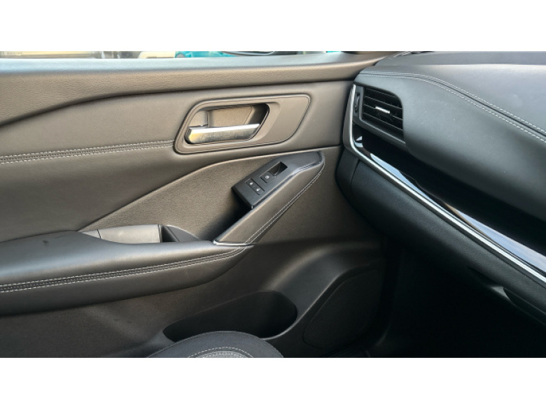 Nissan Qashqai 1.3 DiG-T MH N-Connecta 5dr Petrol Hatchback